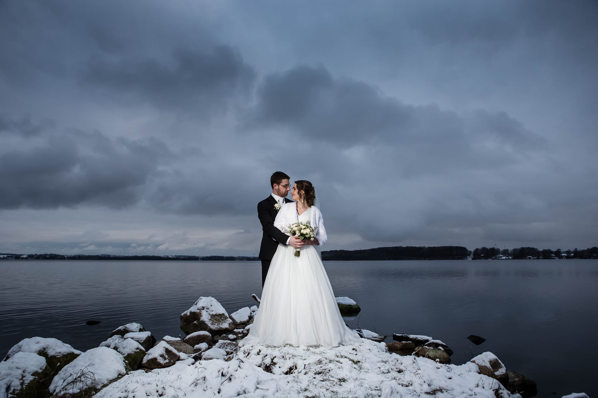 Bröllopsfotograf Malmö, vinter bröllop på bosjökloster