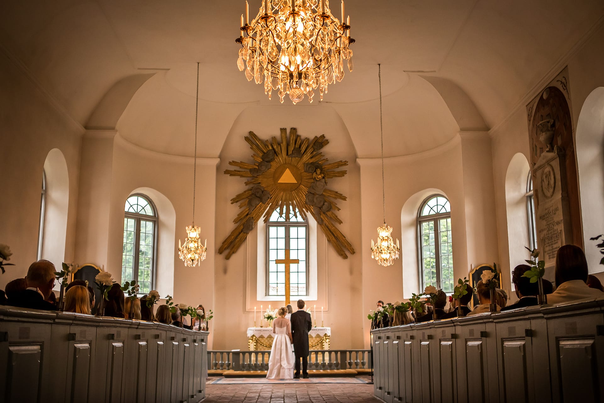 Bröllop på Övedskyrkan av Bröllopsfotograf Skåne